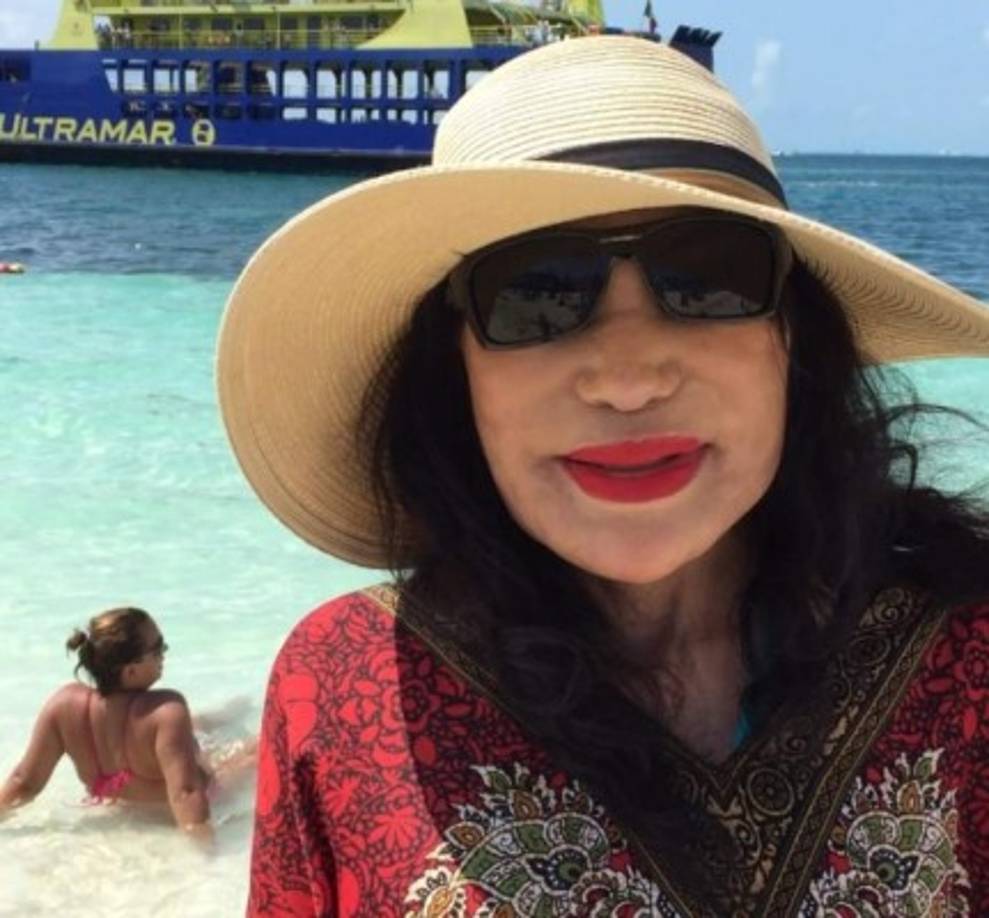 Lyn ha sido fuertemente criticada por abusar de las cirgugías. Su rostro cada vez es más irreconocible y esto ha provocado burlas por parte de usuarios de internet.