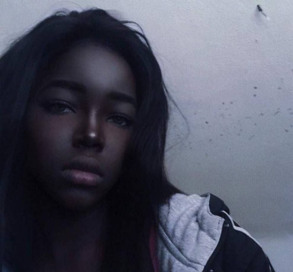 Al ver a Lola Chuil se viene a la mente la supermodelo Naomi Campbell.