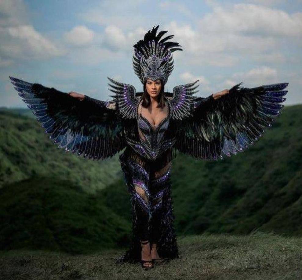 Zalazar, manifestó a LA PRENSA que desde hace cinco días le escribieron de parte de las oficinas de Siluetas para que llegara a recoger el traje que lució la hermosa Miss Universo, Sheynnis Palacios y que así pasó hasta su entrega. 