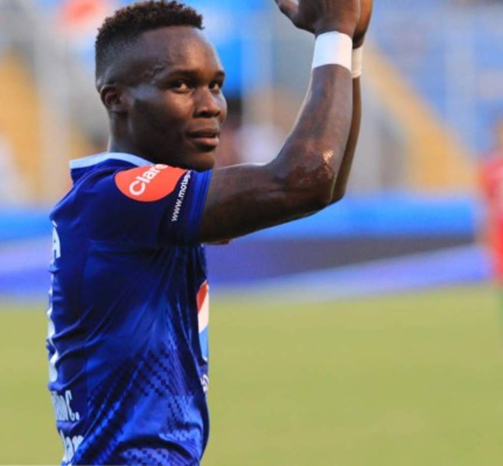 Rubilio Castillo: Al delantero se le acabó su contrato con Motagua y clubes como Olimpia y Marathón le han hecho ofertas. 'No sé, eso no lo puedo decir porque no tengo conocimiento de eso', declaró Osman Madrid, vicepresidente del club albo sobre la posibilidad de que el ariete se sume al equipo merengue.