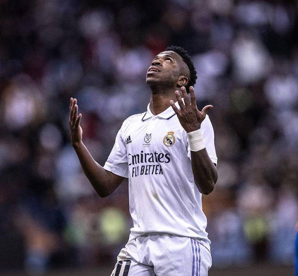 “¿Hasta cuándo seremos acusados y condenados sin tener derecho a la defensa básica? Las noticias falsas se crean y difunden sin verificar ningún hecho (que es algo que personalmente sentí mucho en estas vacaciones) y luego la situación sólo empeora”, añadió el delantero.