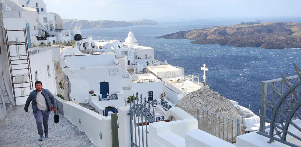 Miles de personas huyen de Santorini ante el temor de un gran terremoto