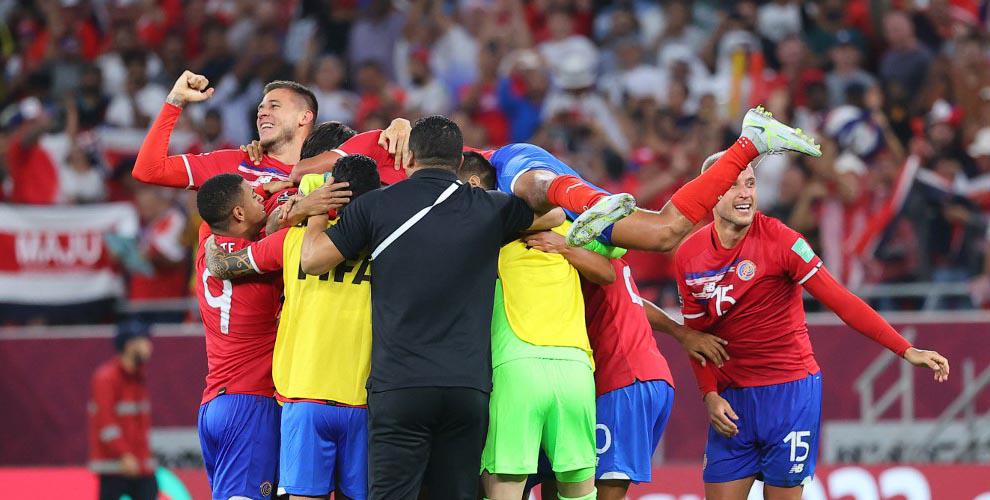 Jugadores de Costa Rica festejaron a lo grande la clasificación al Mundial de Qatar 2022.