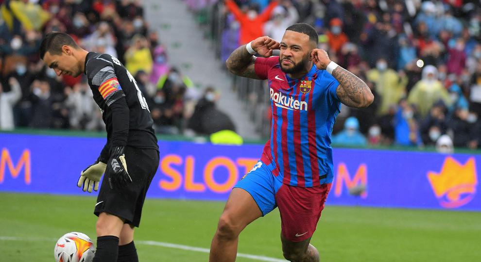 Barcelona con polémica le remonta al Elche y sigue en alza