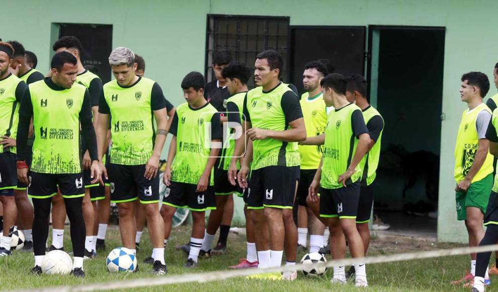 “Hay que tener en cuenta los 42 años de él, hay que llevarlo de a poco, ahora mismo no está para jugar 90 minutos, pero sí unos 10 o 15 minutos, eso va a depender de él en estos días que quedan”, dice José Alvarado.