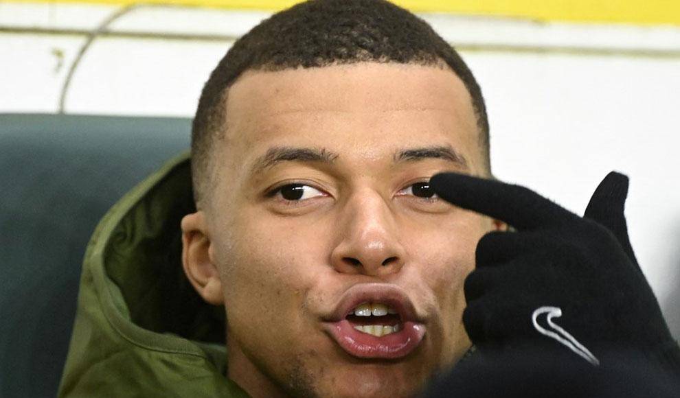 A Mbappé se le preguntó en Barcelona acerca de su próximo club, pero él prefirió permanecer callado y no decir nada al respecto.