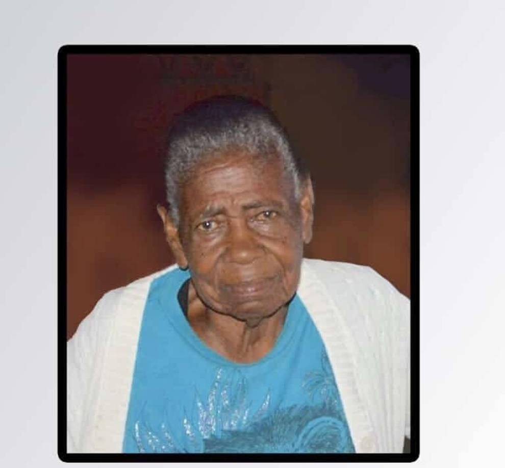 En la entrevista a Berríos contó además que era muy “vaga”, se la pasaba todo el día en casa de los vecinos jugando “libre” y “rayuela” hasta que el grito agudo de su mamá Cristina rompía la tranquilidad. Sus estudios primarios, que serían los únicos que tendría la oportunidad de cursar, los realizó en la escuela Visitación Padilla, graduándose en el año que se incorporó por primera vez el sexto grado.