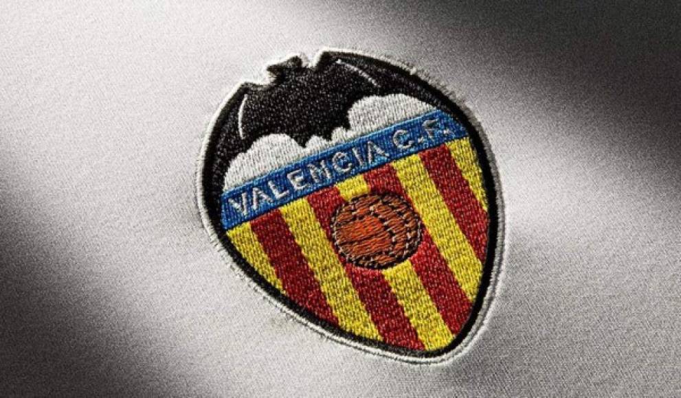 El Valencia anunció que se han detectado cinco casos de coronavirus 'entre técnicos y jugadores del primer equipo'.
