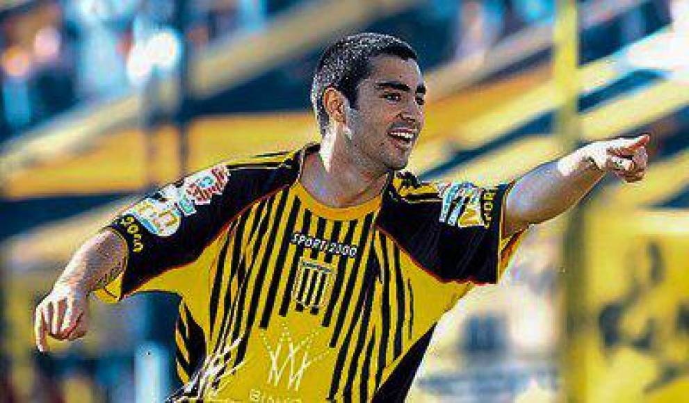 Era apodado como “El Bicho”. Nacido en Río Cuarto, Córdoba en 1985, Federico Maraschi se desempeñaba en el campo de juego como centrodelantero.