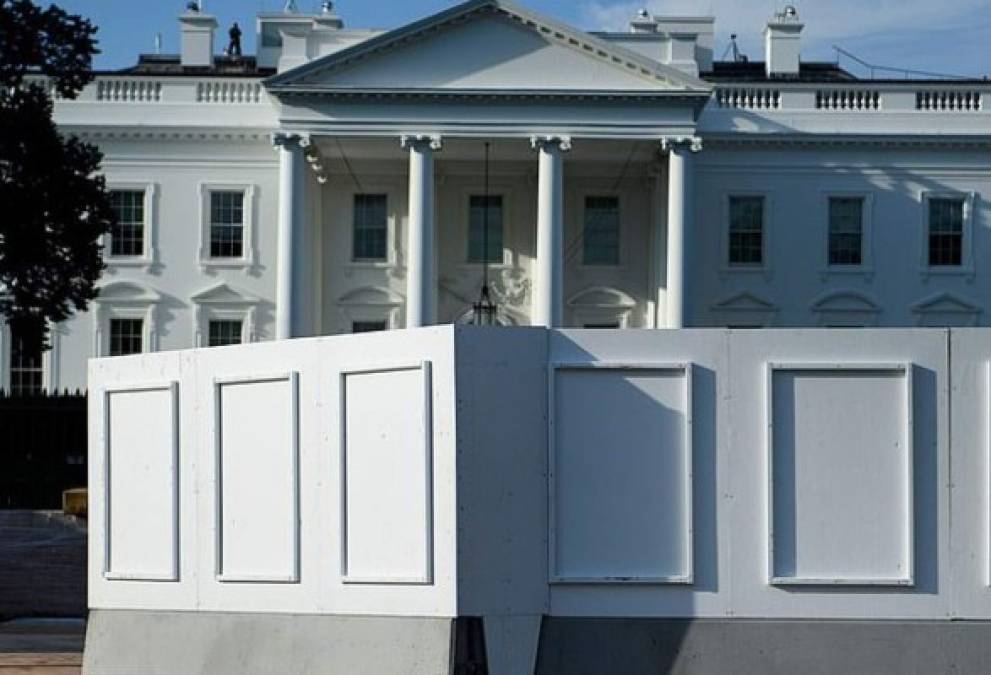 Trump levanta 'un muro' alrededor de la Casa Blanca