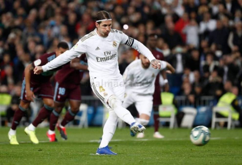 El capitán madridista Sergio Ramos realizó el lanzamiento de penal y marcó el segundo gol del Real Madrid, 2-1 ante el Celta.