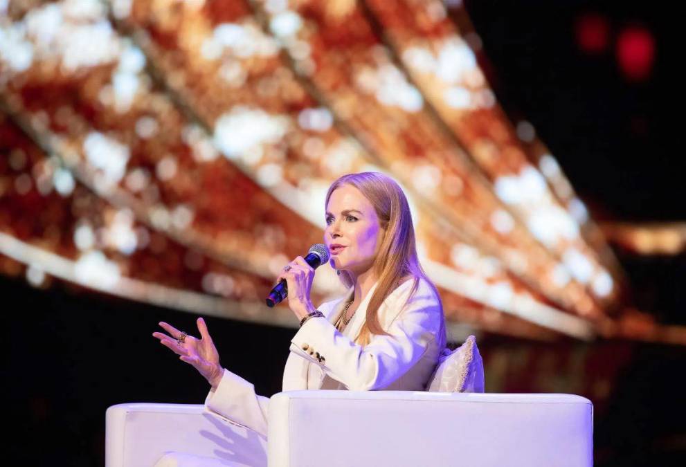 Kidman dijo a los becarios que se reunieron en el Auditorio Nacional de la capital mexicana que aprender es lo más importante. Por esto, relató, se mantiene en constante aprendizaje, incluso al momento de prepararse para interpretar un papel.