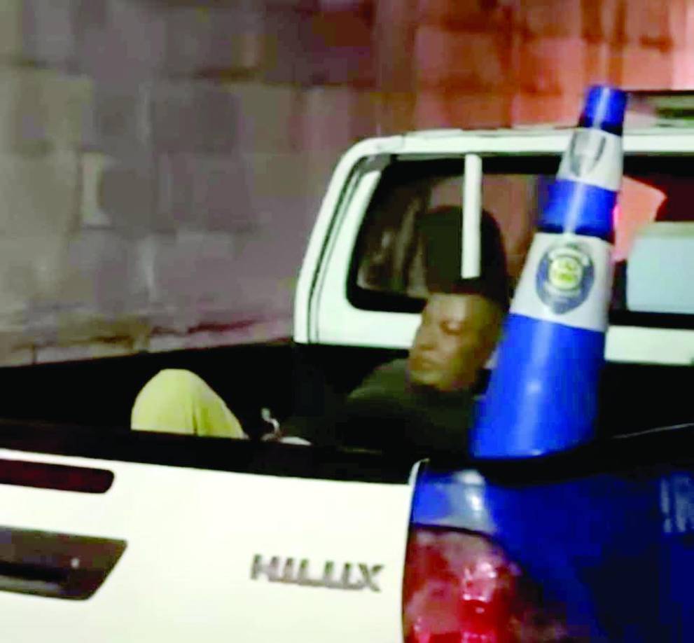 Además, el reporte policial establece que uno de los sospechosos era el dueño del local y ante dicha molestia, disparó hacia las personas que se encontraban en la celebración.