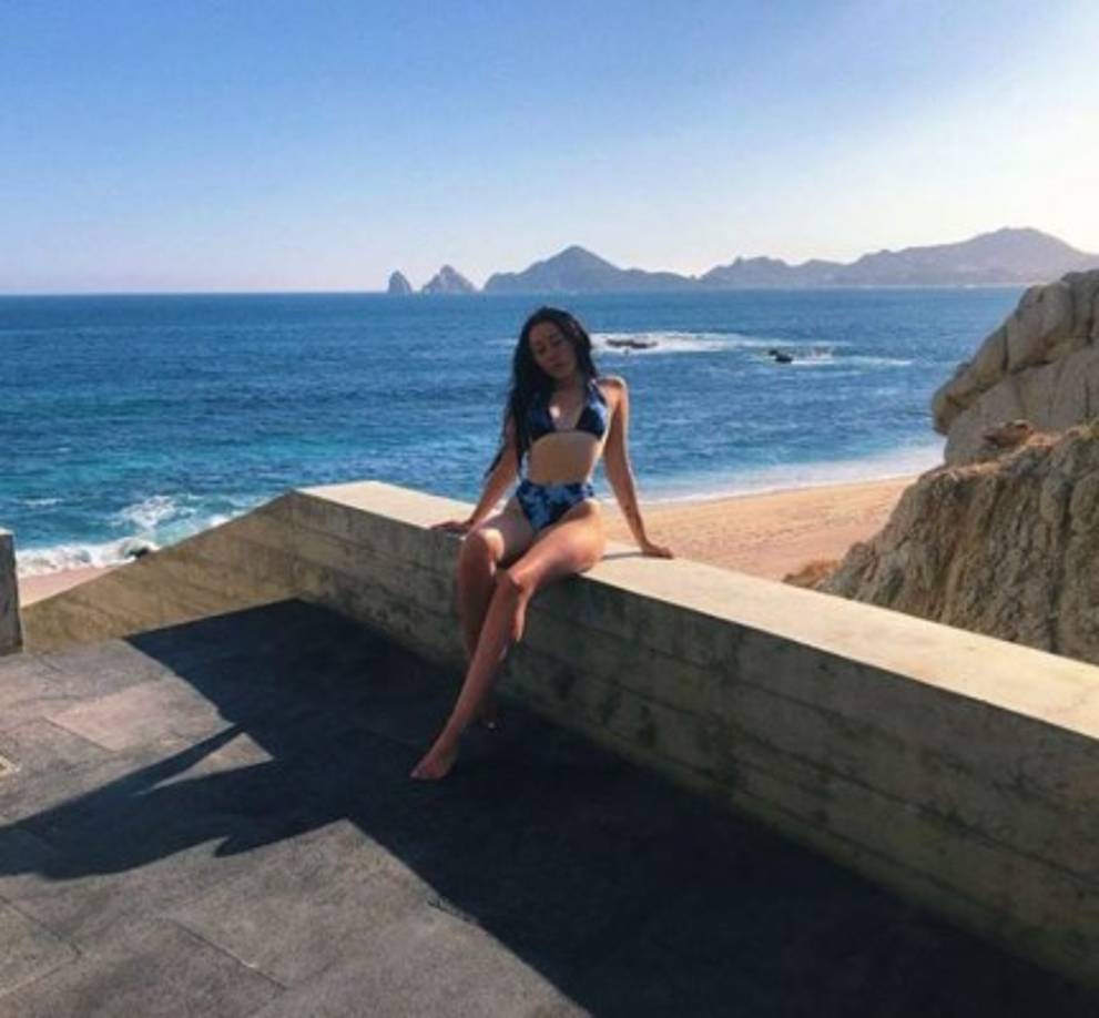 'Si hubiera podido crecer sin ordenadores, teléfonos móviles o internet a mi alrededor, habría sido maravilloso, pero esos comentarios acerca de mi persona que leí en su momento consiguieron jo**r por completo la perspectiva que tengo de mí misma y eso es algo que todavía estoy abordando en las sesiones de terapia', contó.