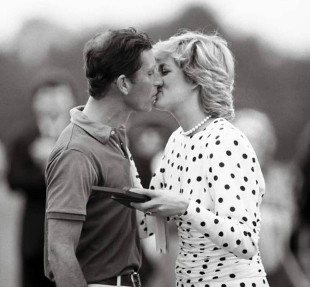 Cuando creció conoció al príncipe Carlos, con quién mantuvo un corto noviazgo.