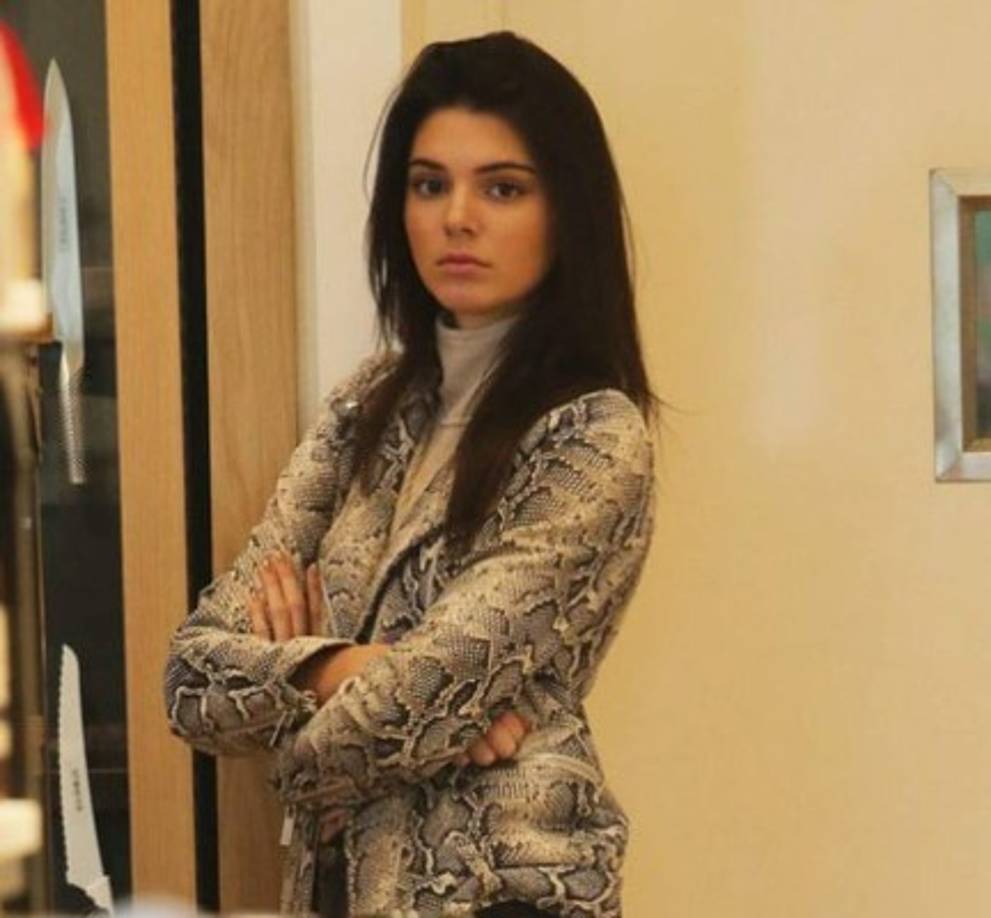 El portal HollywoodLife.com. fue el dio a conocer la información en el que aseguran que la joven está encantada del crack merengue.