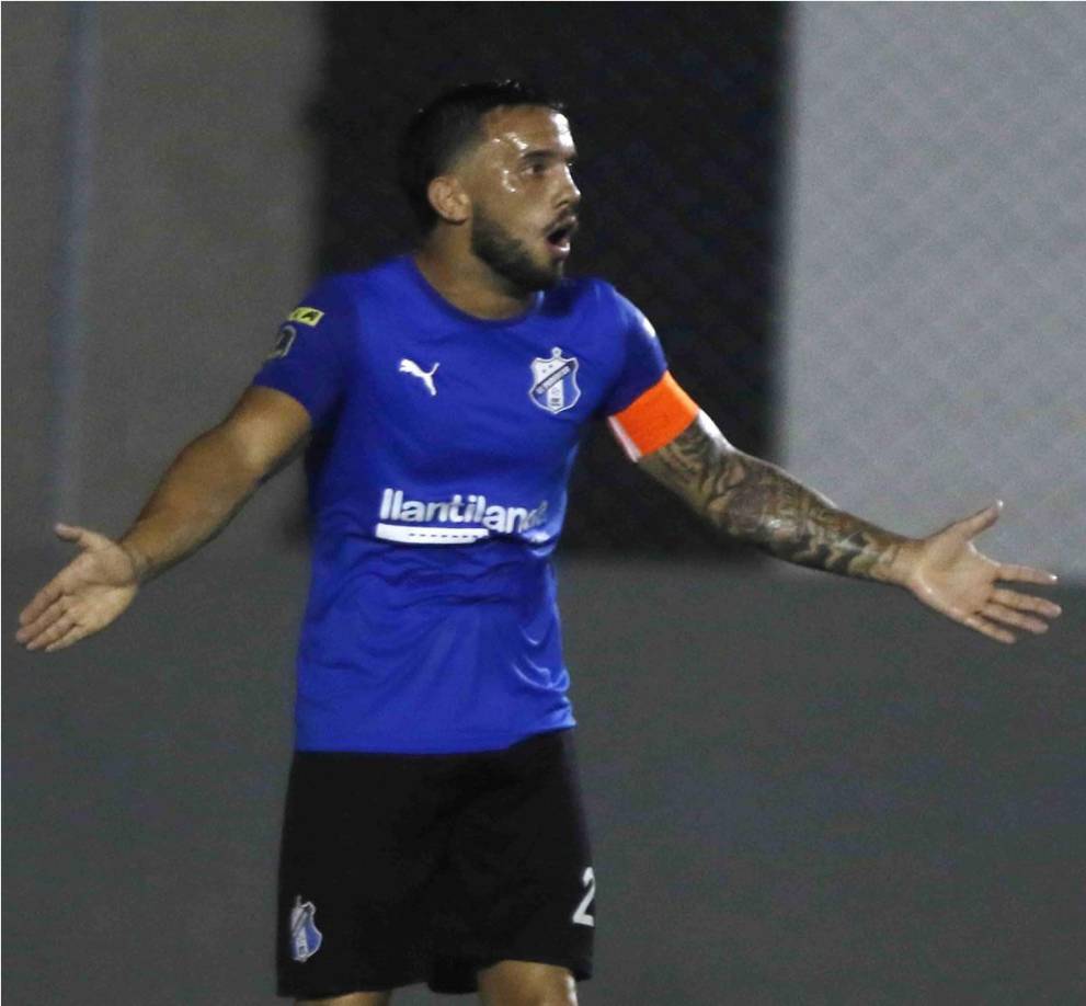 José Barreto - El centrocampista uruguayo podría volver a Honduras. Tiene pláticas muy avazadas con el Real España, pero está esperando que la Máquina termine de disputar la final. Otro club grande de la Liga Nacional también estaría interesado en el fichaje del exHonduras Progreso.