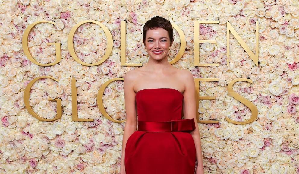 Emma Stone sorprende con drástico cambio de look en los Globos de Oro 2025