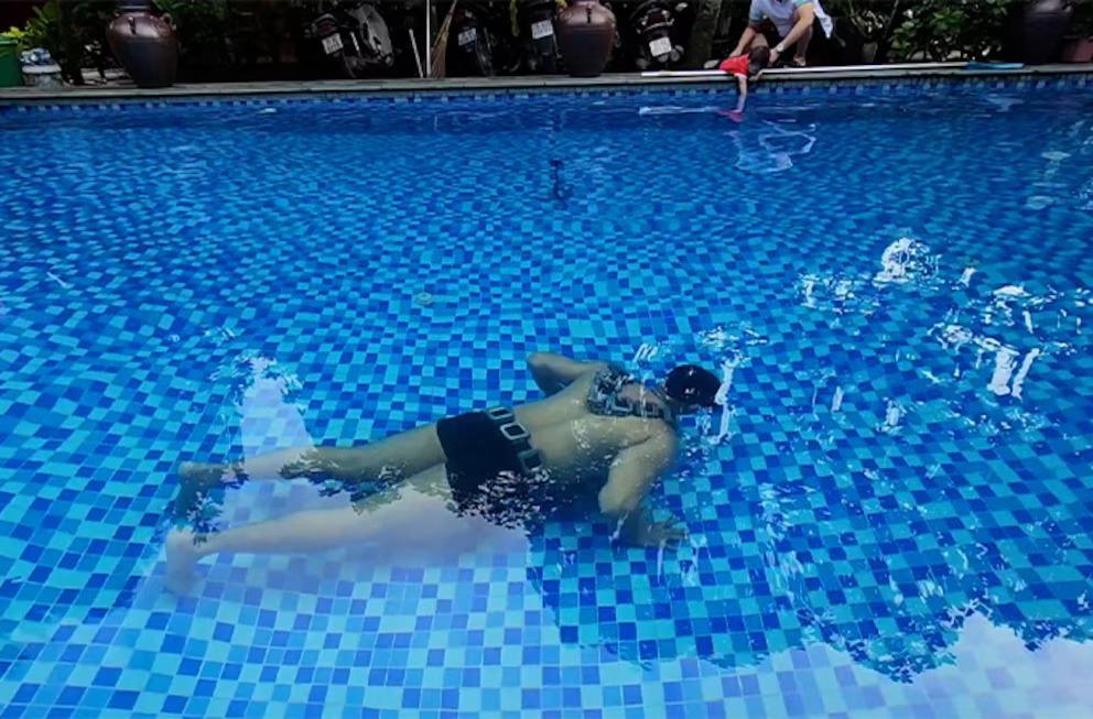 Con una sola respiración: yogui rompe Récord Guinness con 86 flexiones bajo el agua