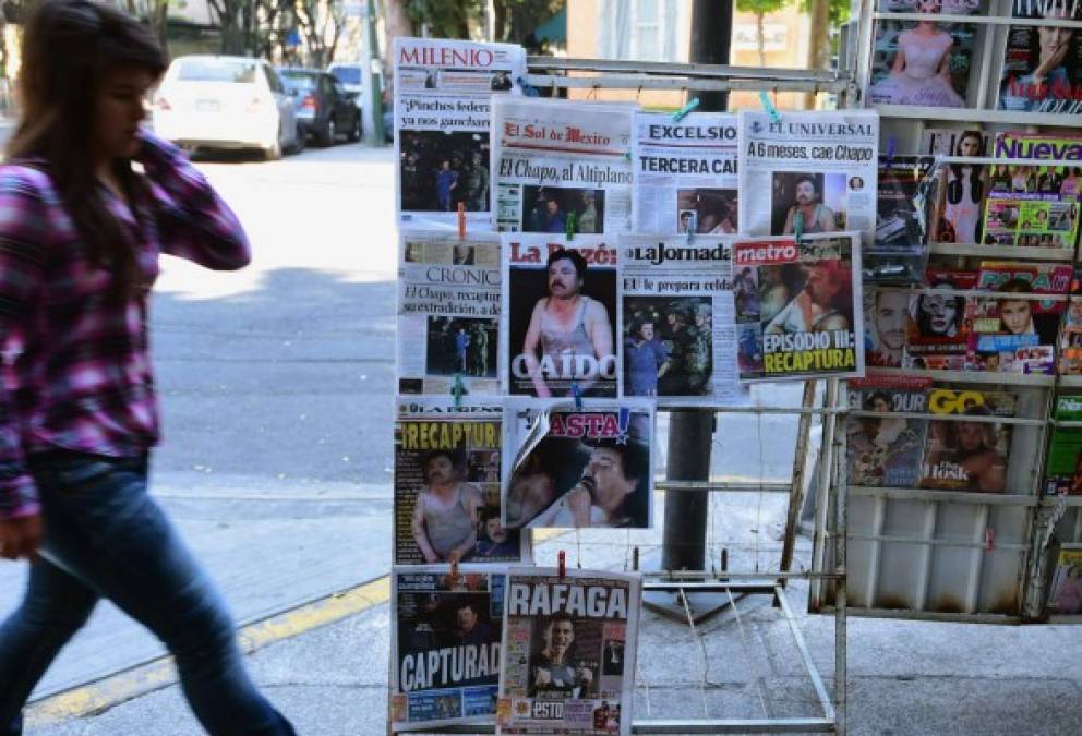 Periódicos en Ciudad de México muestran fotos del capo de la droga Joaquín ' El Chapo ' Guzmán en su portadas , el 9 de enero de 2016.