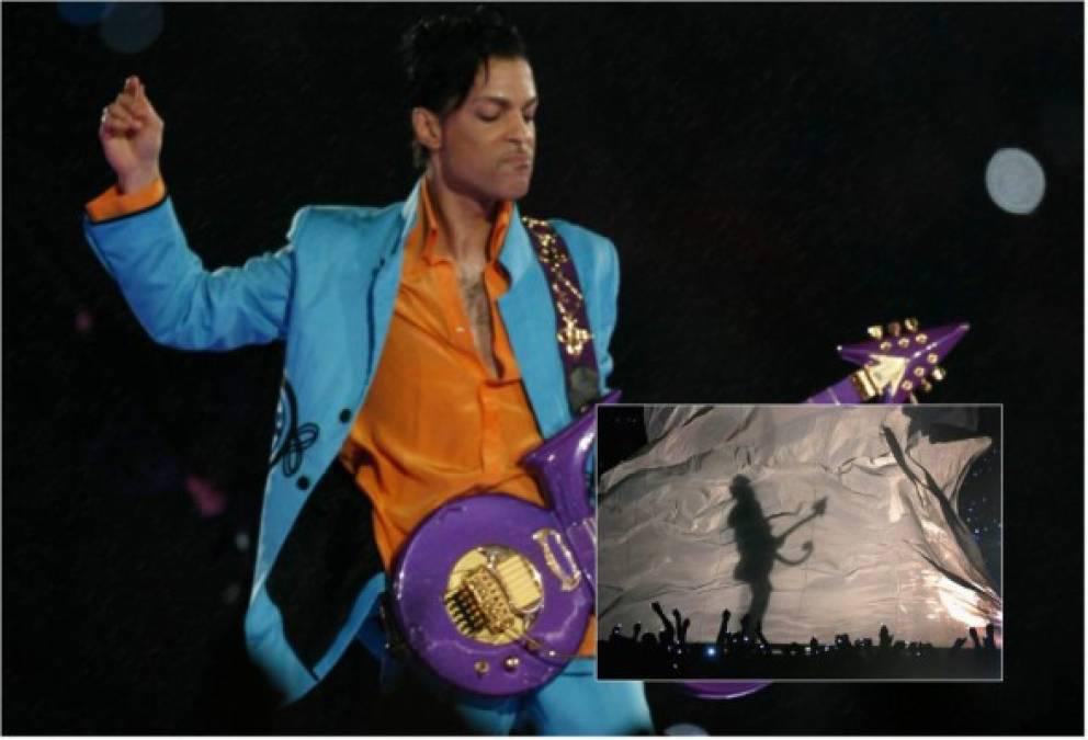 En 2007, el fallecido cantante Prince provocó señalamientos en su contra por amenizar su presentación con un juego de sombras que mostraron su figura tocando la guitarra, pero muchas personas se asustaron por creer ver en esa imagen una erección. Posiblemente hayan exagerado, pero fue un momento controversial.