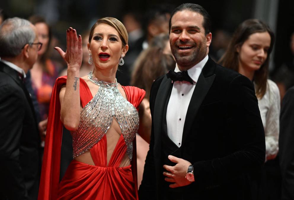 Los actores Geraldine Bazán y Alejandro Nones volvieron a encender los rumores de un romance entre ellos luego de aparecer muy cariñosos en la alfombra roja del Festival de Cine de Cannes. 