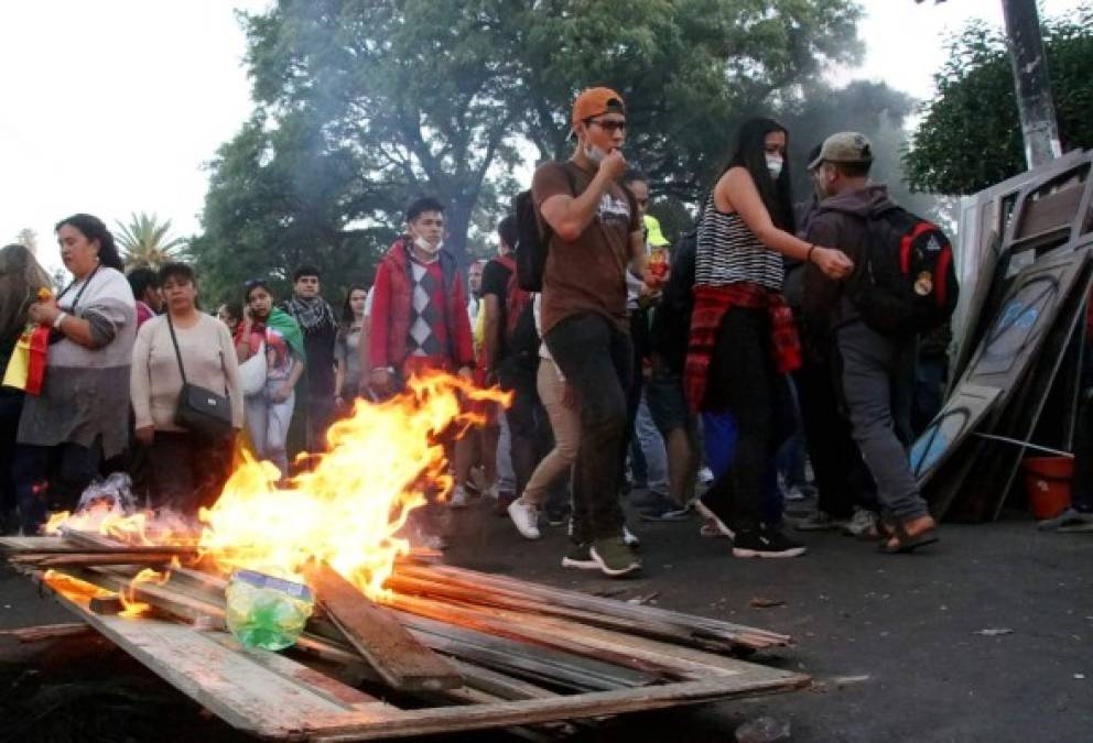 La ola de violencia estalló en diversas regiones tras los comicios del domingo y ha tenido como blanco las sedes de los tribunales electorales.