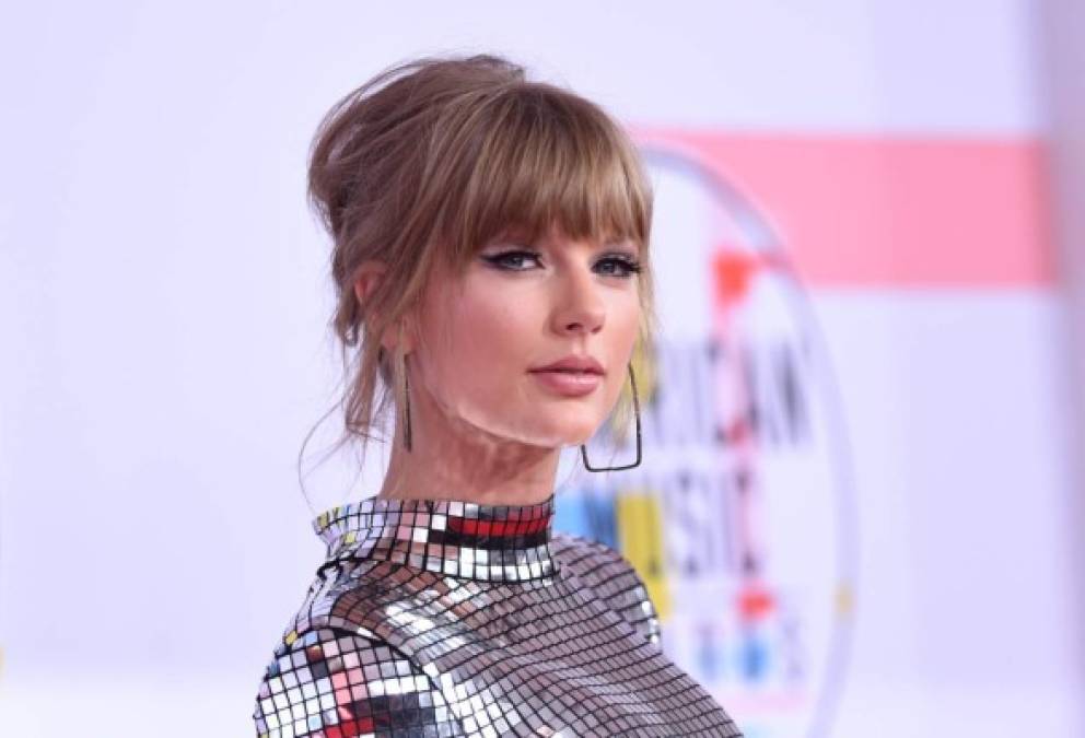 Esta conversación se hizo viral en Twitter y alcanzó más de 50 mil comentarios en todo el mundo, y crearon el hashtag #RespectTaylorSwift.