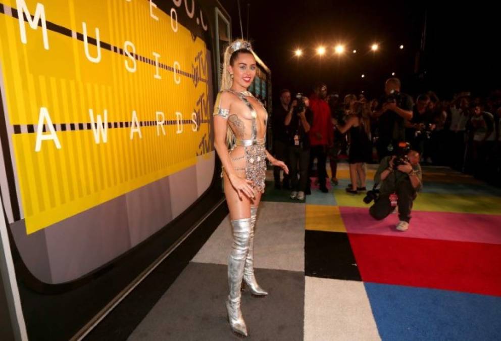 El look provocativo de Miley Cyrus en los premios MTV 2015.