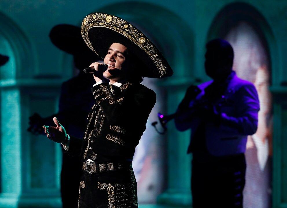 Alex Fernández continúa hospitalizado tras ser diagnosticado con dos infecciones