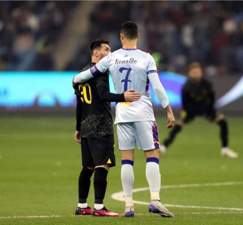 El saludo en el campo fue breve, se miraron unos segundos y volvieron a sus puestos.