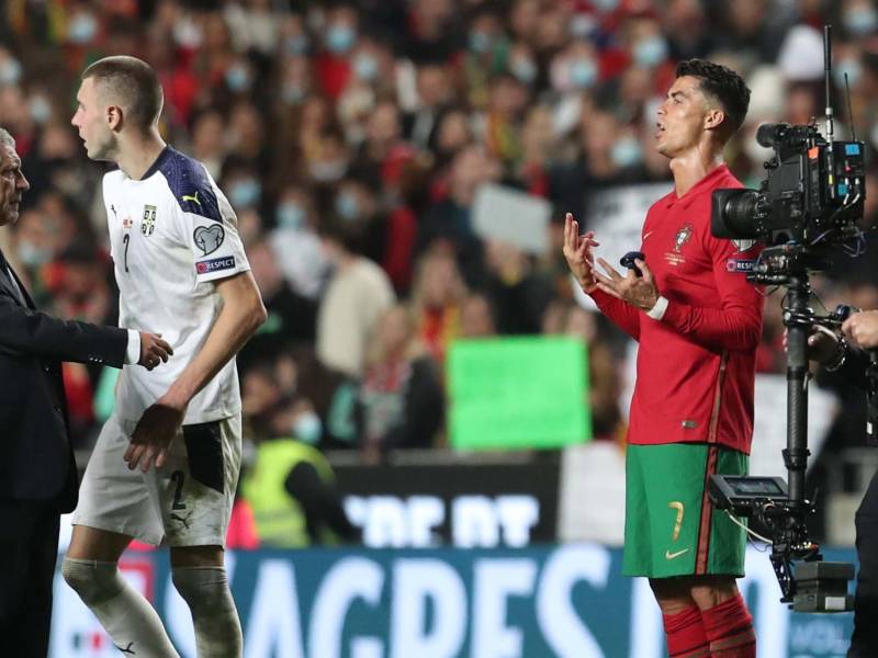 CR7 se llevó de encuentro a su propio director técnico.