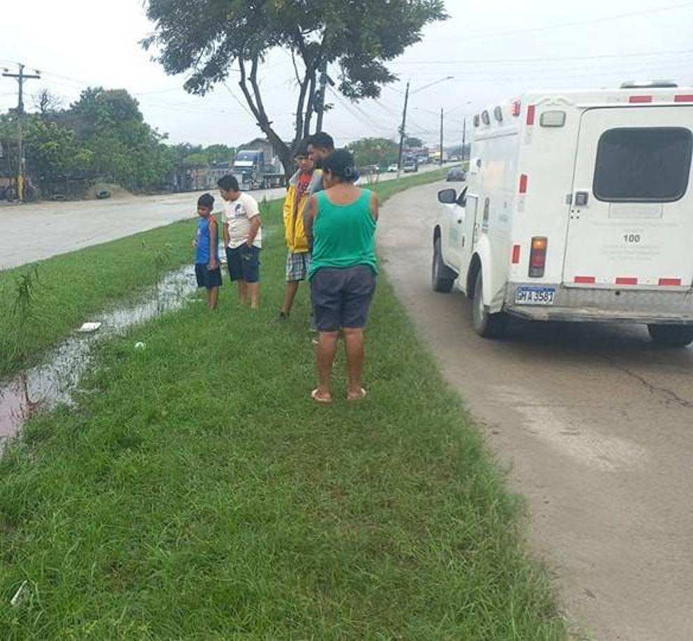 En esta zona quedó el cuerpo inerte de Diego. Vestía un pantalón moteado y una camiseta roja.