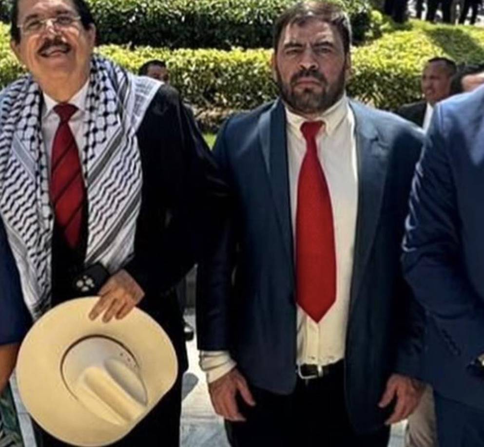 El viaje sirvió además para que Milton Benítez reapareciera. En los últimos meses había estado ausente de las cámaras.