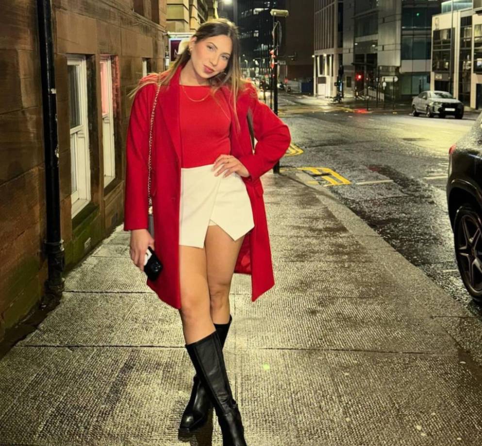 “A pesar que yo elimino mis comentarios y tengo mis redes sociales en privado, siempre hay personas que me mandan las capturas de las cosas tan feas que dicen. Un poco más de respeto porque yo soy una persona de muchos valores”, mencionó.