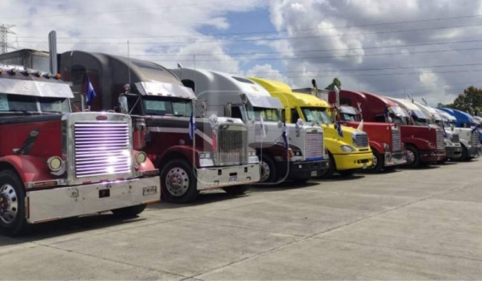 23,800 maletas electorales se transportaron en camiones desde las instalaciones de Infop, en Tegucigalpa. De 117 diputados que pertenecen a los tres partidos, 91 buscan reelección.