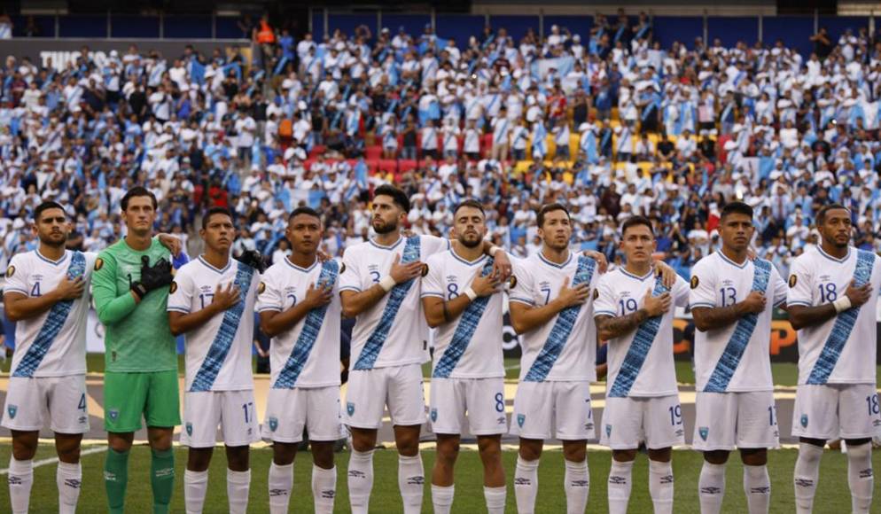 La selección de Guatemala derrotó, agónicamente, por 3-2 a Guadalupe en la última fecha del grupo D de la Copa Oro para clasificarse como líder a los cuartos de final.