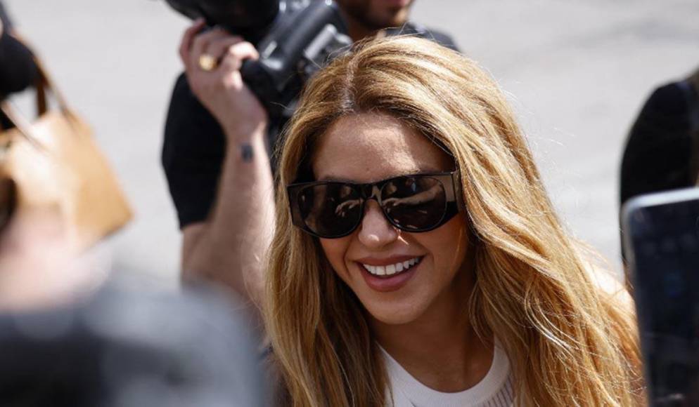 Los rumores apuntan a que Shakira sostiene un romance con el piloto de Fórmula 1, Lewis Hamilton; sin embargo, imágenes que circulan en redes sociales ya ponen en duda esta supuesta relación.
