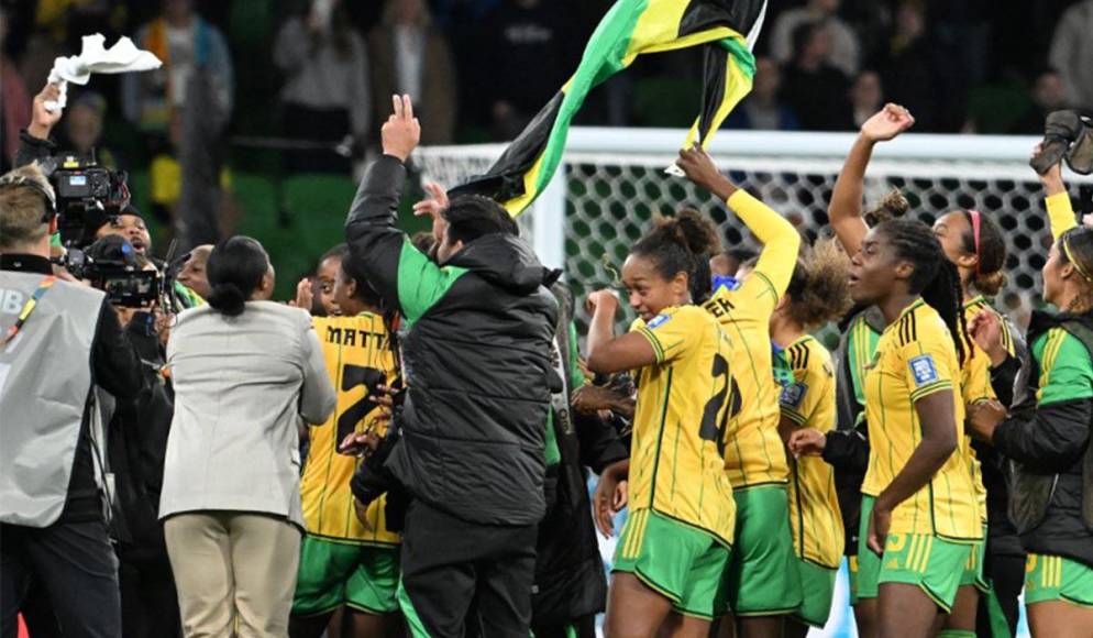 Las chicas de Jamaica celebraron por todo lo alto el histórico pase a octavos de final.