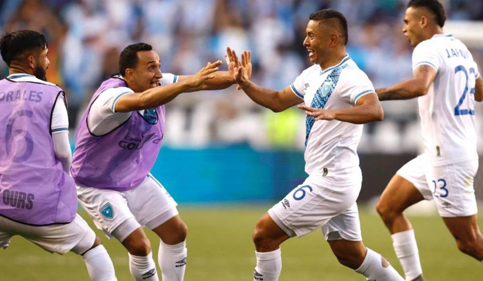 Guatemala se vio obligado a remontarle a Guadalupe para avanzar a cuartos de final. Los chapines marcaron los goles de la victoria en los minutos 70 y 75.