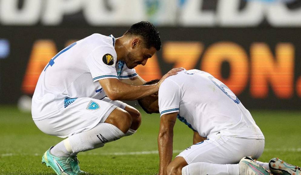 Algunos jugadores de Guatemala terminaron llorando producto de la emoción.
