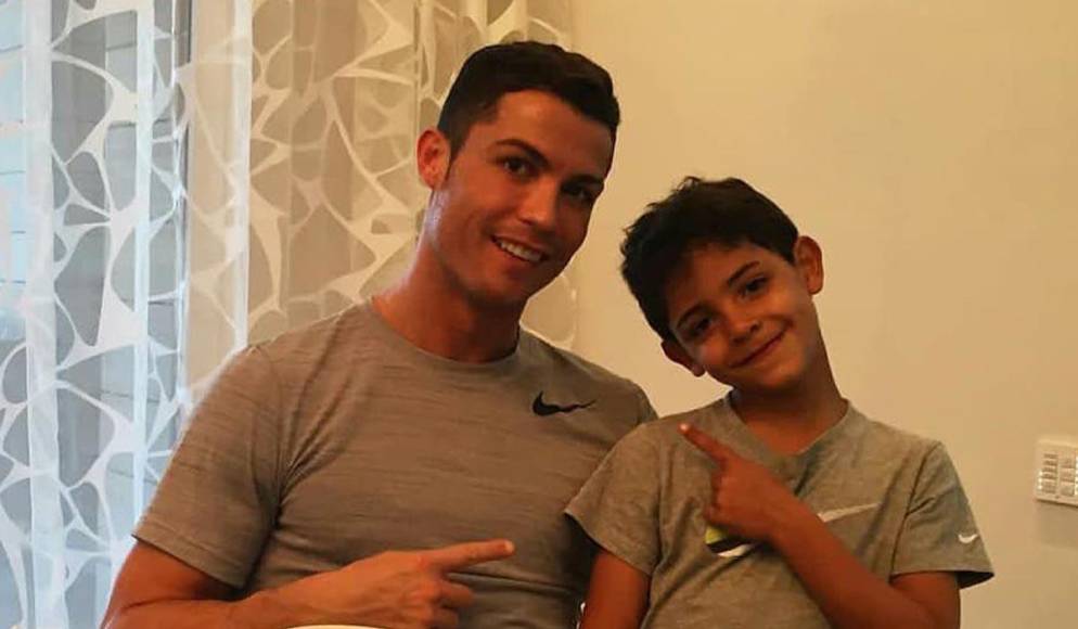 Cristiano Ronaldo le pagó a la madre del pequeño para que no apareciera en la vida del chico y para que no concediera ninguna entrevista. 