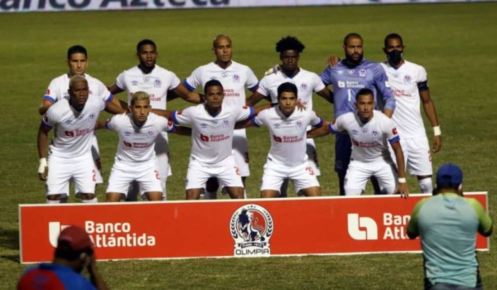 El 11 titular del Olimpia posa previo a enfrentar al Marathón.