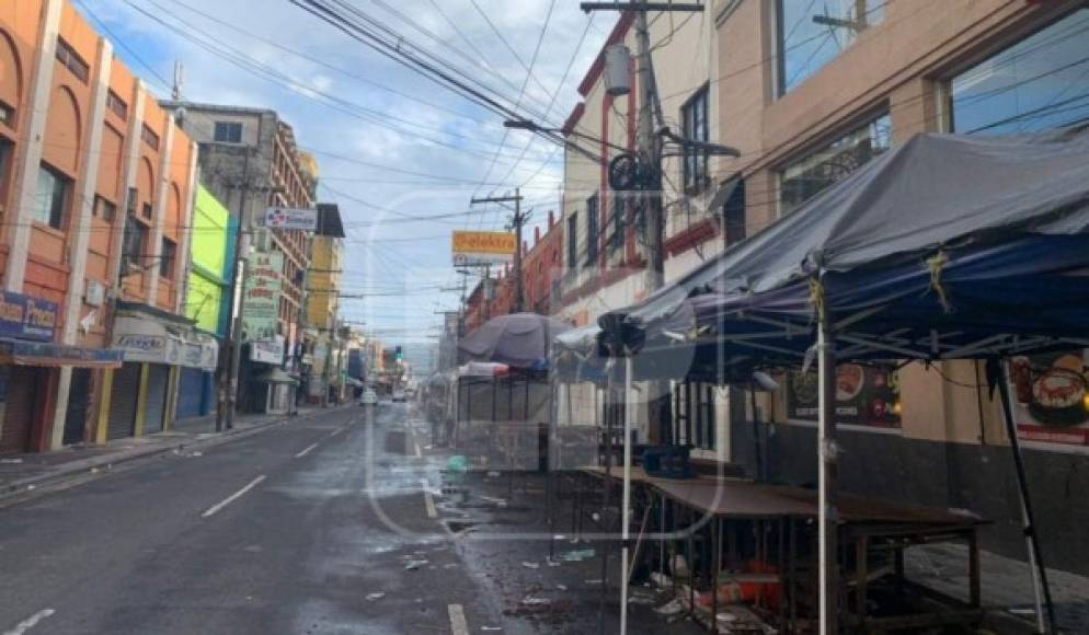 La emblemática tercera avenida de San Pedro Sula vive un silencio que rememora a los primeros meses de la pandemia, en 2020, cuando el país entero se 'cerró'.