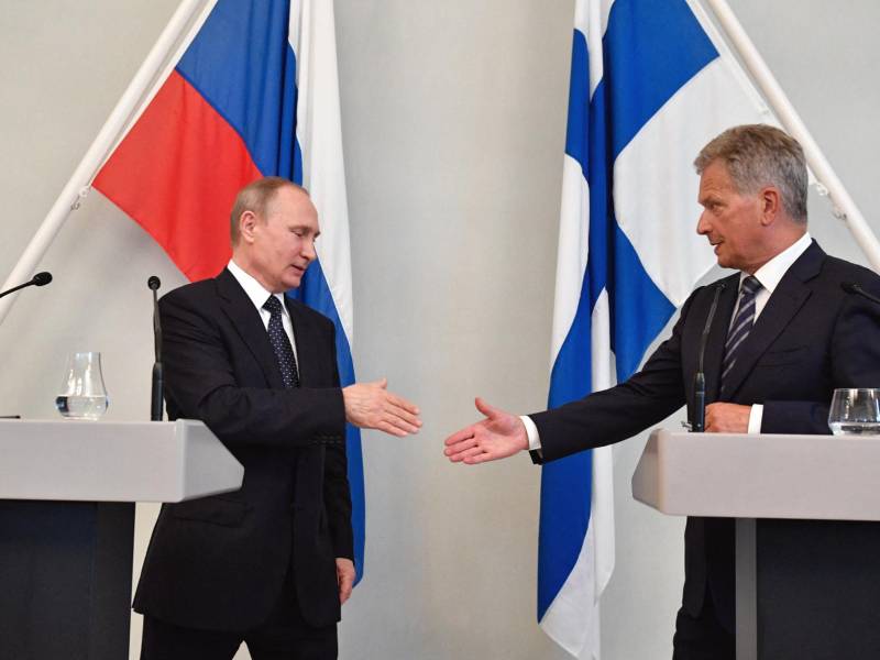 El presidente finlandés, Sauli Niinisto, habló con su homólogo ruso, Vladimir Putin sobre la solicitud del país nórdico para ingresar en la OTAN, que se espera que se anuncie oficialmente este fin de semana, dijo su oficina.