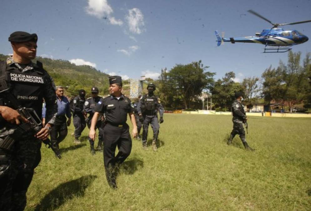El director de la Policía Nacional, José Ramón Sabillón, estuvo al pendiente del traslado de los hermanos Valle desde Copán hacia Tegucigalpa.