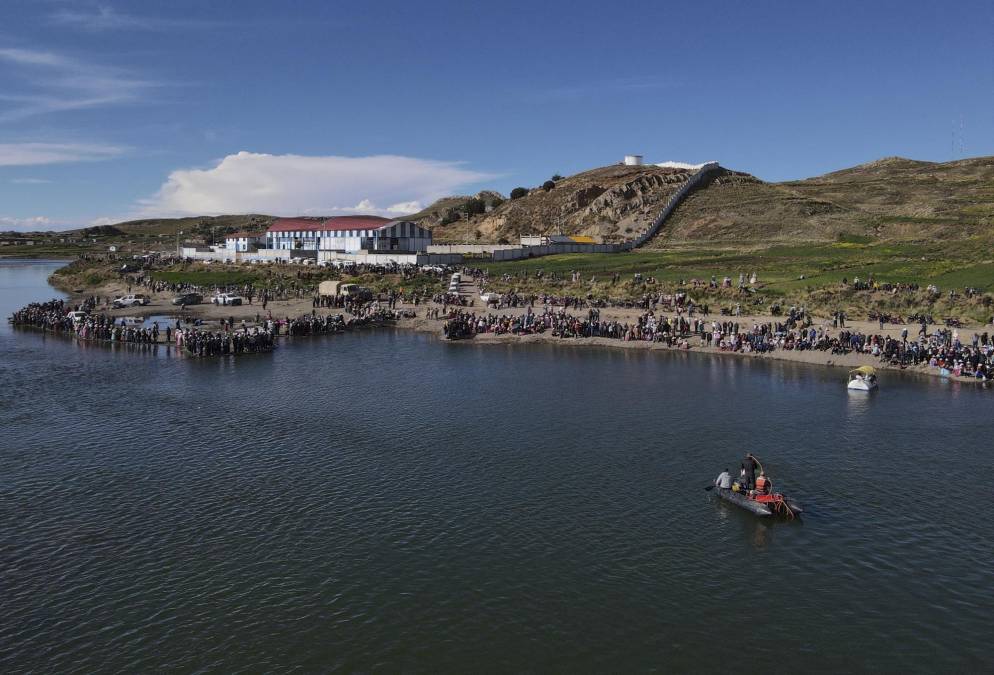 El Ministerio de Defensa reportó hoy el hallazgo de los seis miembros de la patrulla que desapareció el domingo en las caudalosas y heladas aguas del río Ilave, afluente del lago Titicaca (3.800 metros de altitud), en la frontera sur con Bolivia.
