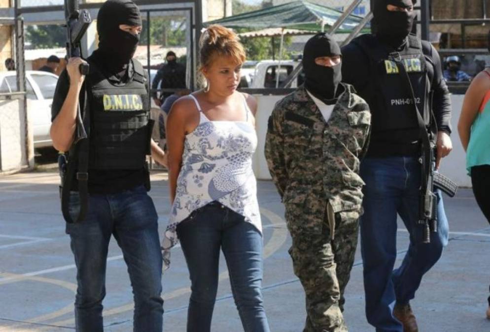 Karen Vanessa Alfaro, conocida como la 'Sheyri'. Ella ostenta un alto rango dentro de la pandilla. Ella está presa por el delito de distribución de drogas. Fue detenida en Tegucigalpa en febrero de 2015.