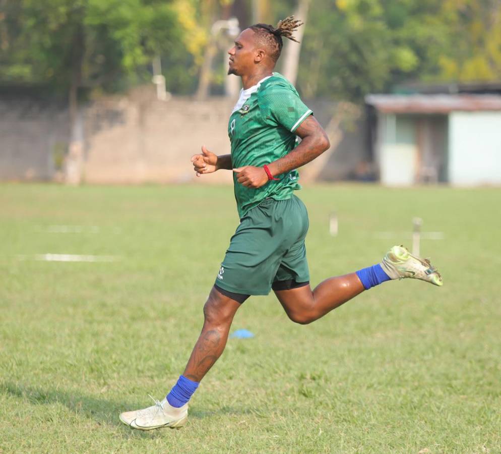Georgie Welcome está en buena forma física a sus 39 años y se mantiene activo en el fútbol con el Oro Verde FC de la Liga de Ascenso.