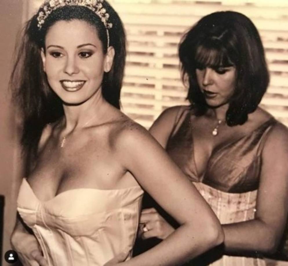 Algunos medios reportan que la agresión sucedió a tres meses de su matrimonio, otros reportan que fue cinco meses después.